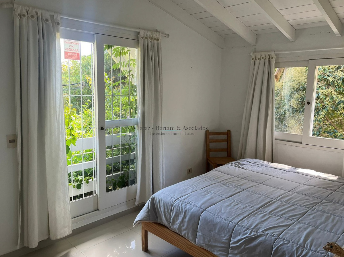 Casa ID.236 - Venta de casa 4 dormitorios  en Rincón del Indio a pocas cuadras de la Brava +pileta +4 dorm +servicio 
