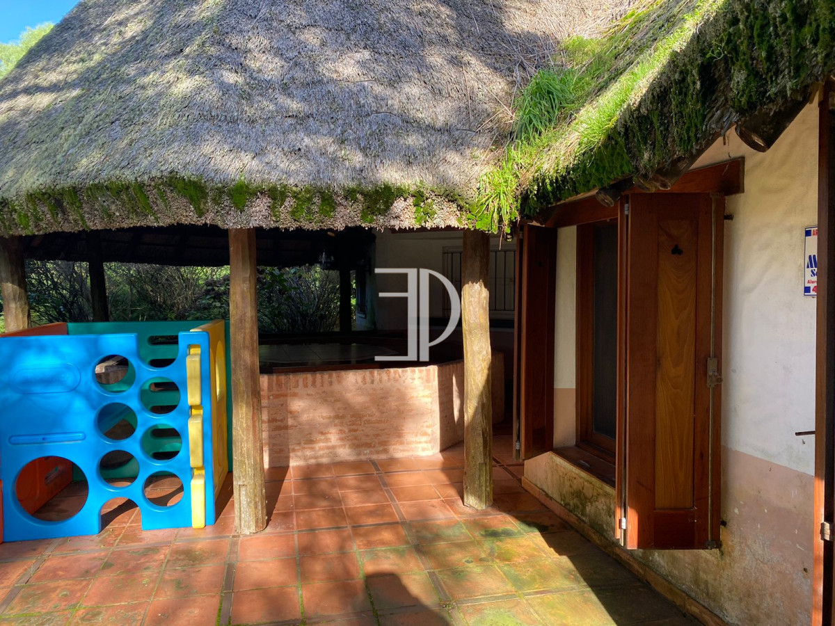 Casa ID.615 - Venta casa 8 Dormitorios Barrio San Rafael