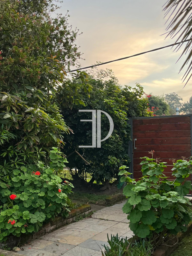 Casa ID.954 - Venta y alquiler casa 4 dormitorios Zona Pinares