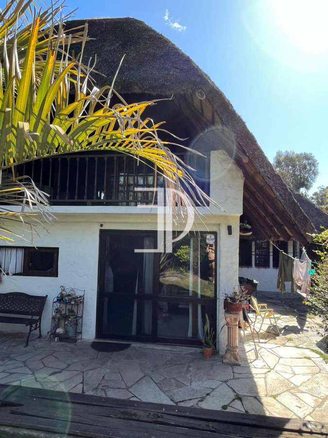 Casa ID.954 - Venta y alquiler casa 4 dormitorios Zona Pinares