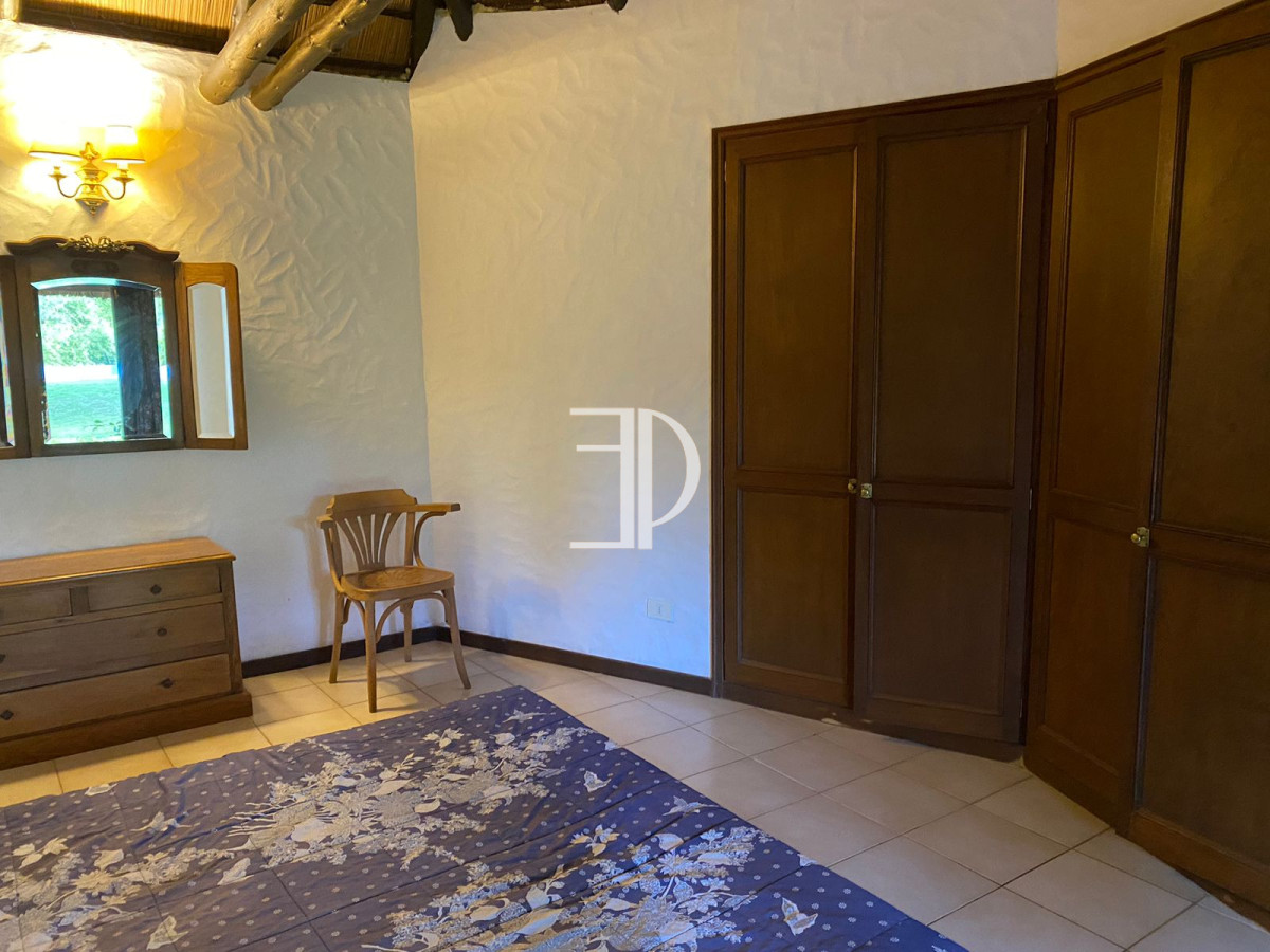 Casa ID.615 - Venta casa 8 Dormitorios Barrio San Rafael