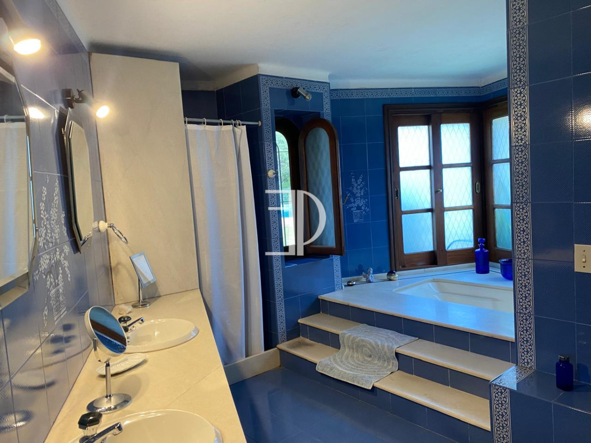 Casa ID.615 - Venta casa 8 Dormitorios Barrio San Rafael