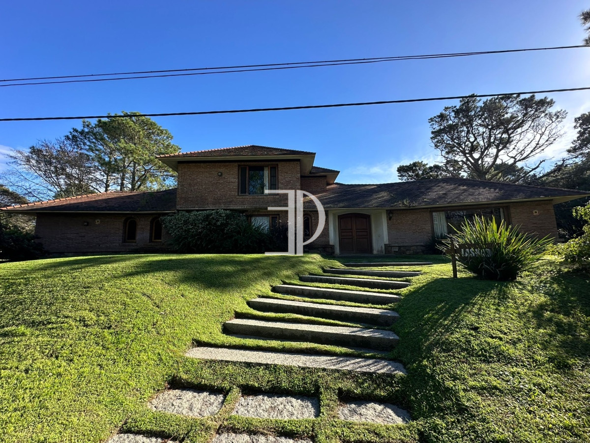 Casa ID.615 - Venta casa 8 Dormitorios Barrio San Rafael