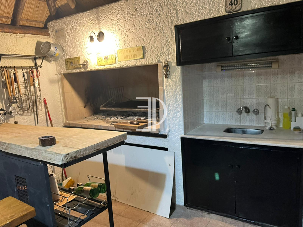 Casa ID.954 - Venta y alquiler casa 4 dormitorios Zona Pinares