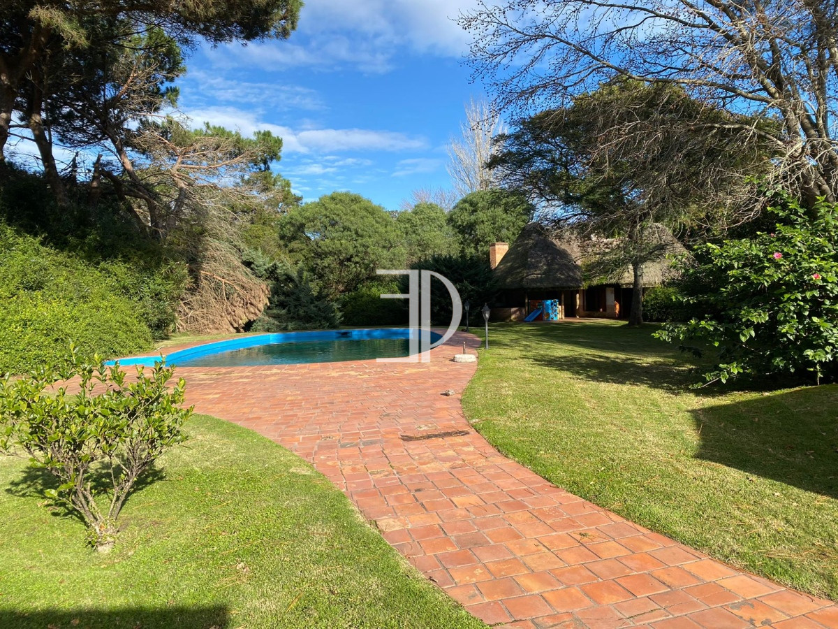 Casa ID.615 - Venta casa 8 Dormitorios Barrio San Rafael