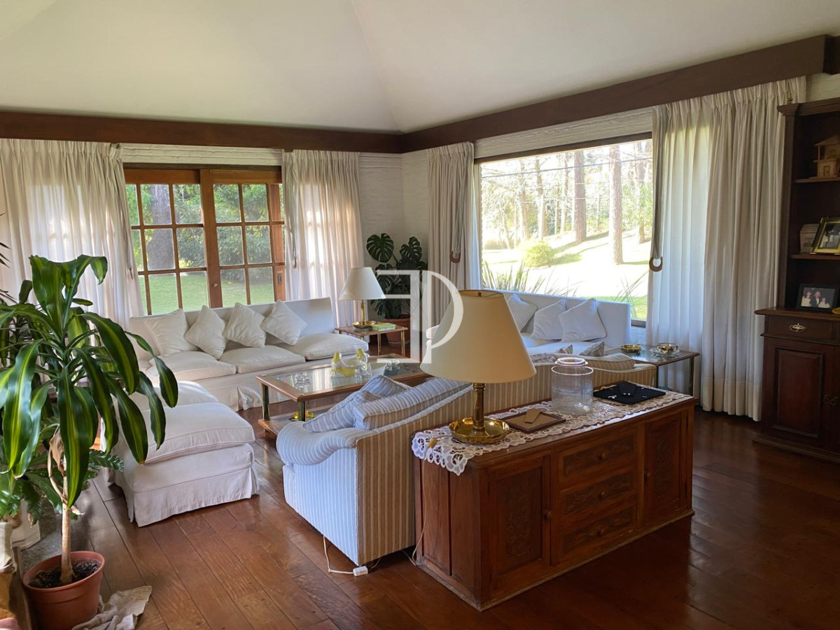 Casa ID.615 - Venta casa 8 Dormitorios Barrio San Rafael