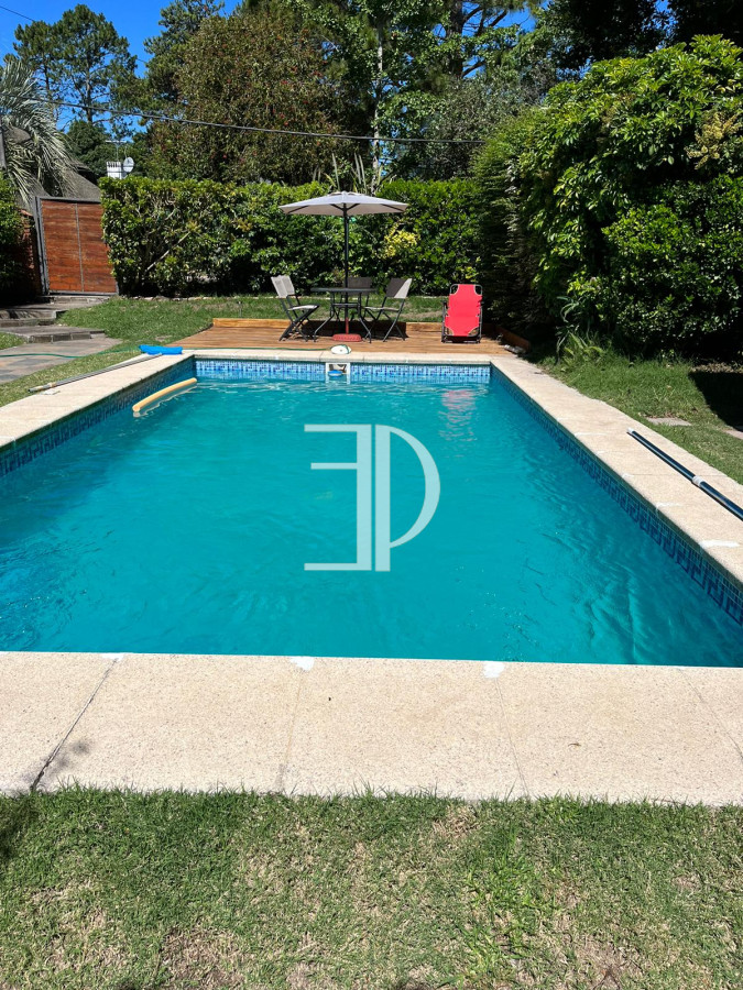 Casa ID.954 - Venta y alquiler casa 4 dormitorios Zona Pinares