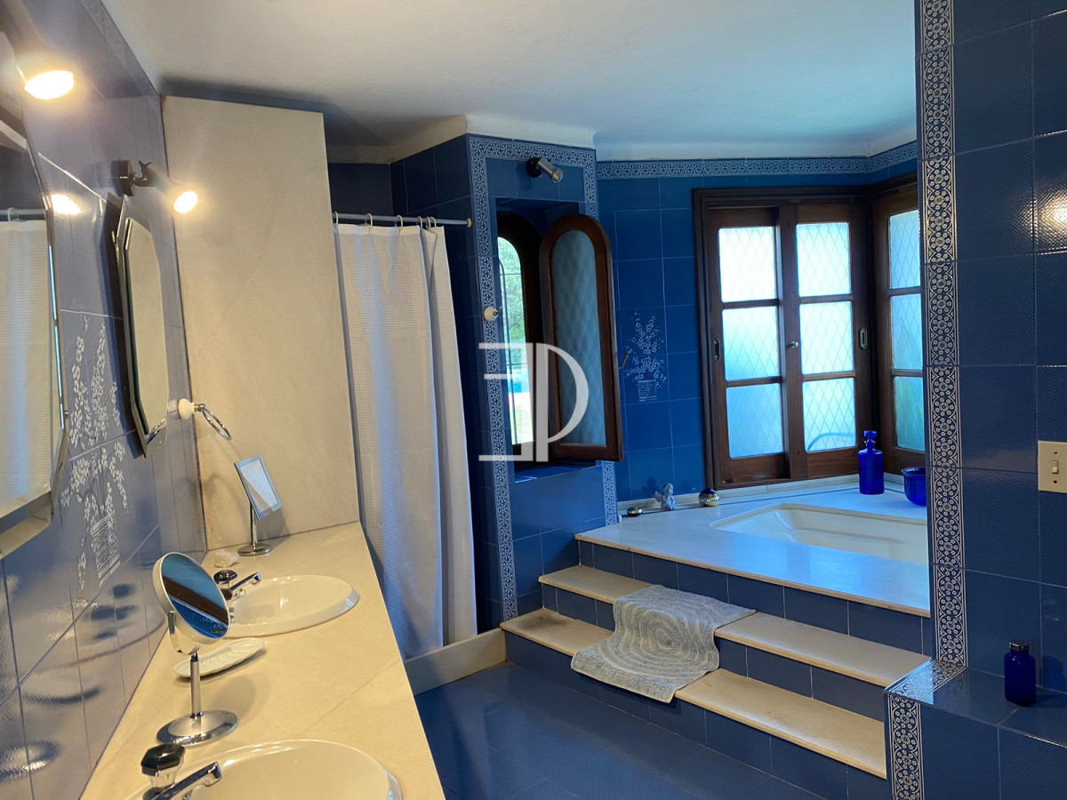 Casa ID.615 - Venta casa 8 Dormitorios Barrio San Rafael