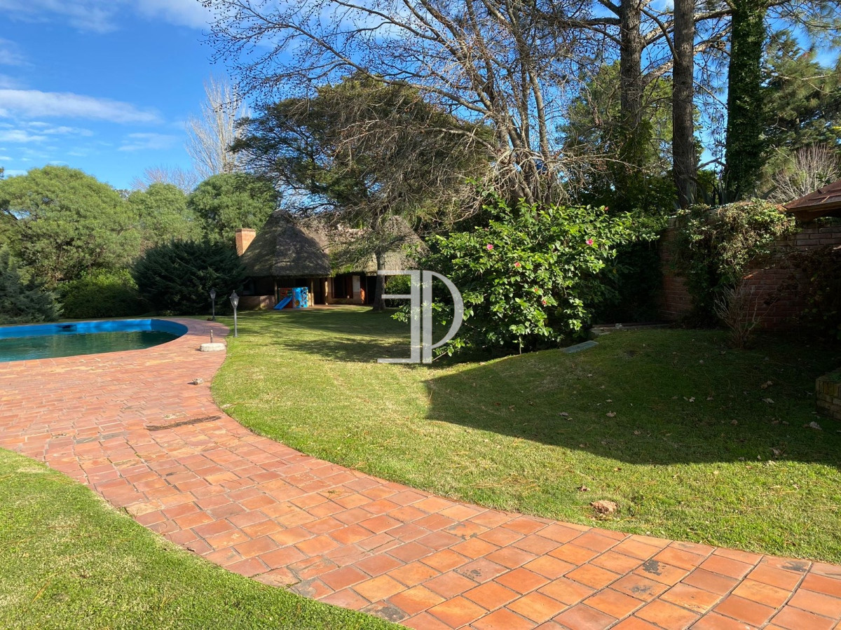 Casa ID.615 - Venta casa 8 Dormitorios Barrio San Rafael