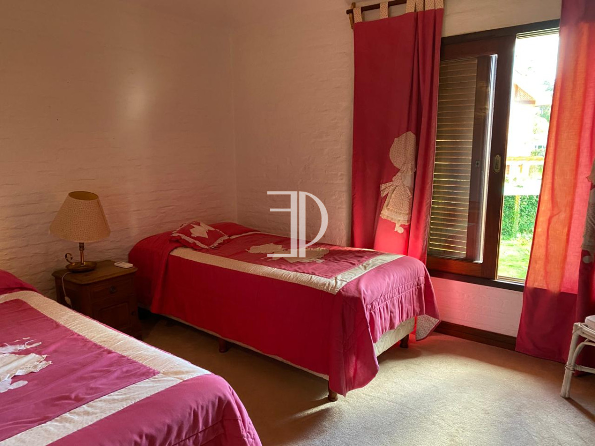 Casa ID.615 - Venta casa 8 Dormitorios Barrio San Rafael