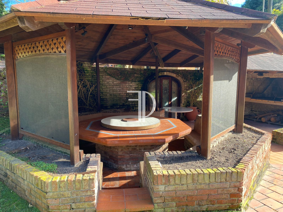 Casa ID.615 - Venta casa 8 Dormitorios Barrio San Rafael