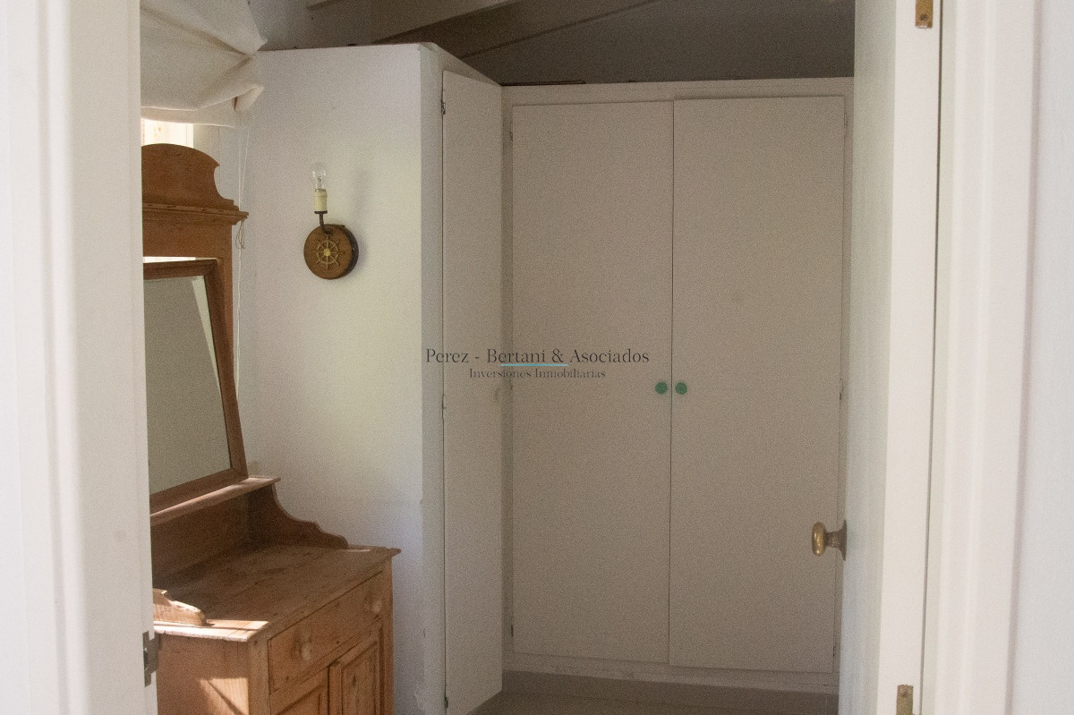 Casa ID.236 - Venta de casa 4 dormitorios  en Rincón del Indio a pocas cuadras de la Brava +pileta +4 dorm +servicio 