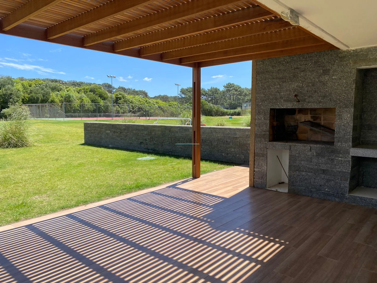 Casa ID.962 - Alquiler casa en complejo silente 3 dormitorio  Playa brava