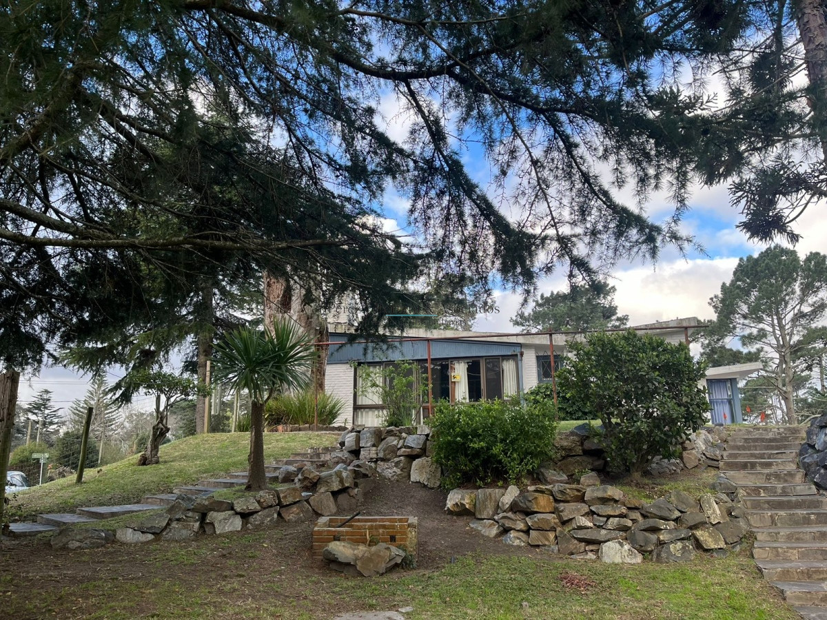 Casa ID.614 - Venta casa 4 dormitorios