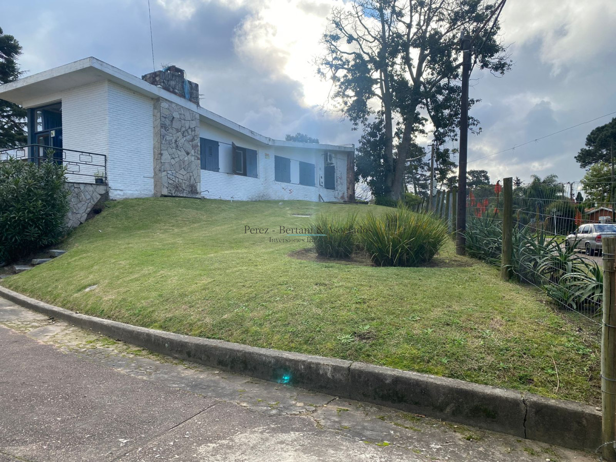 Casa ID.614 - Venta casa 4 dormitorios