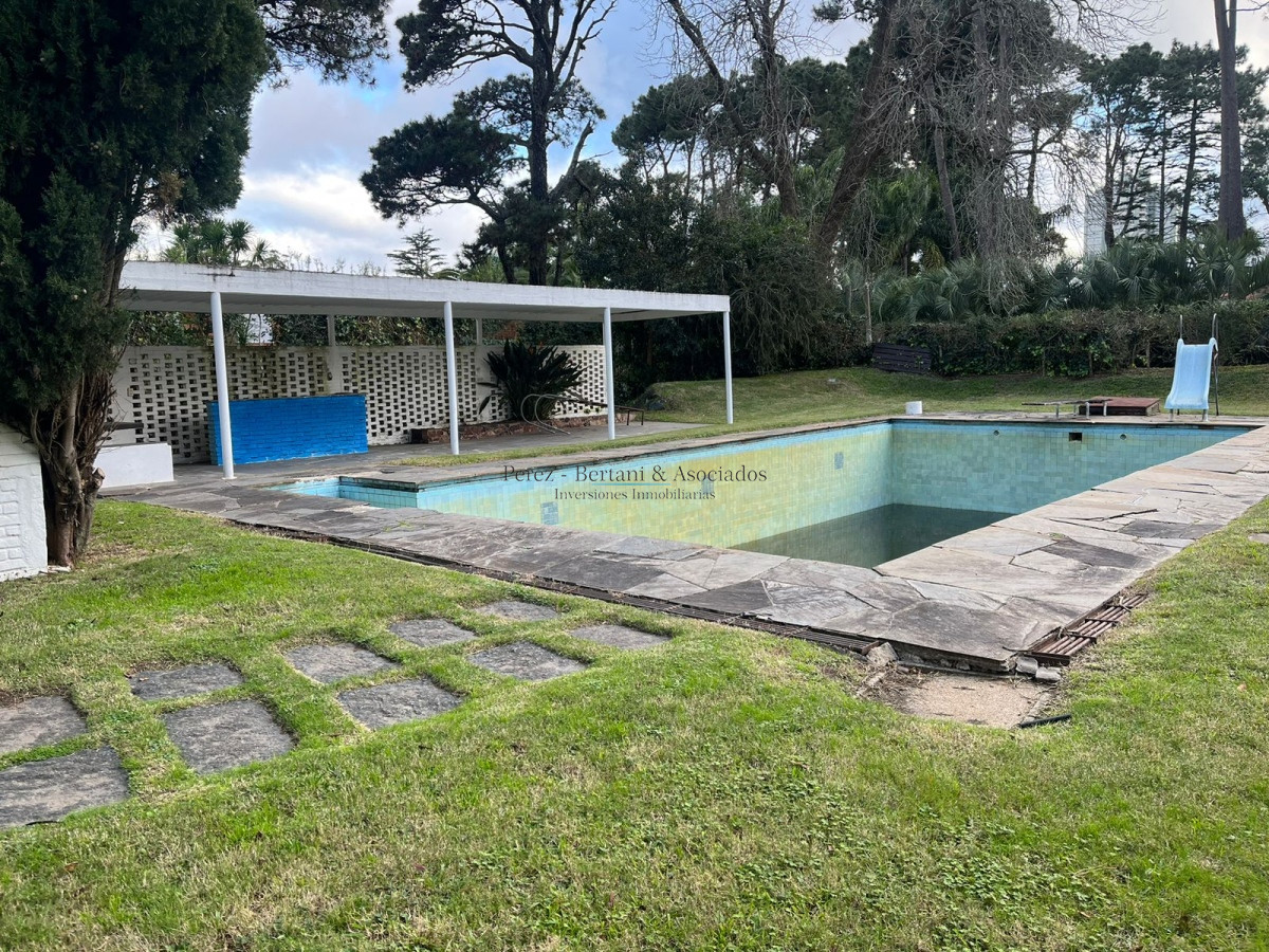Casa ID.614 - Venta casa 4 dormitorios