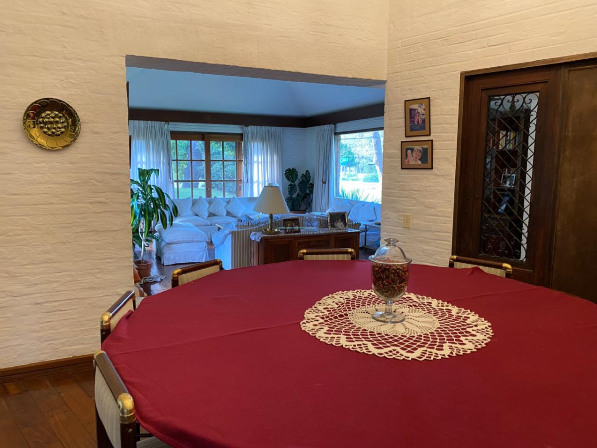 Casa ID.615 - Venta casa 8 Dormitorios Barrio San Rafael