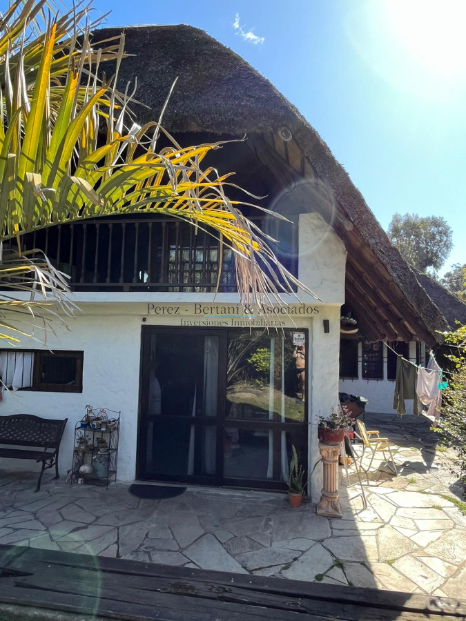 Casa ID.954 - Venta y alquiler casa 4 dormitorios Zona Pinares