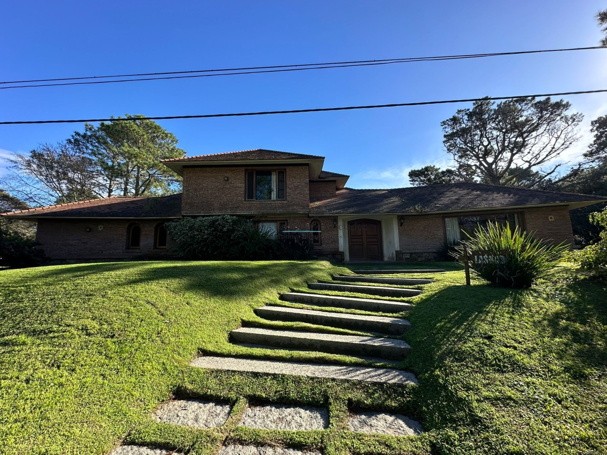 Casa ID.615 - Venta casa 8 Dormitorios Barrio San Rafael