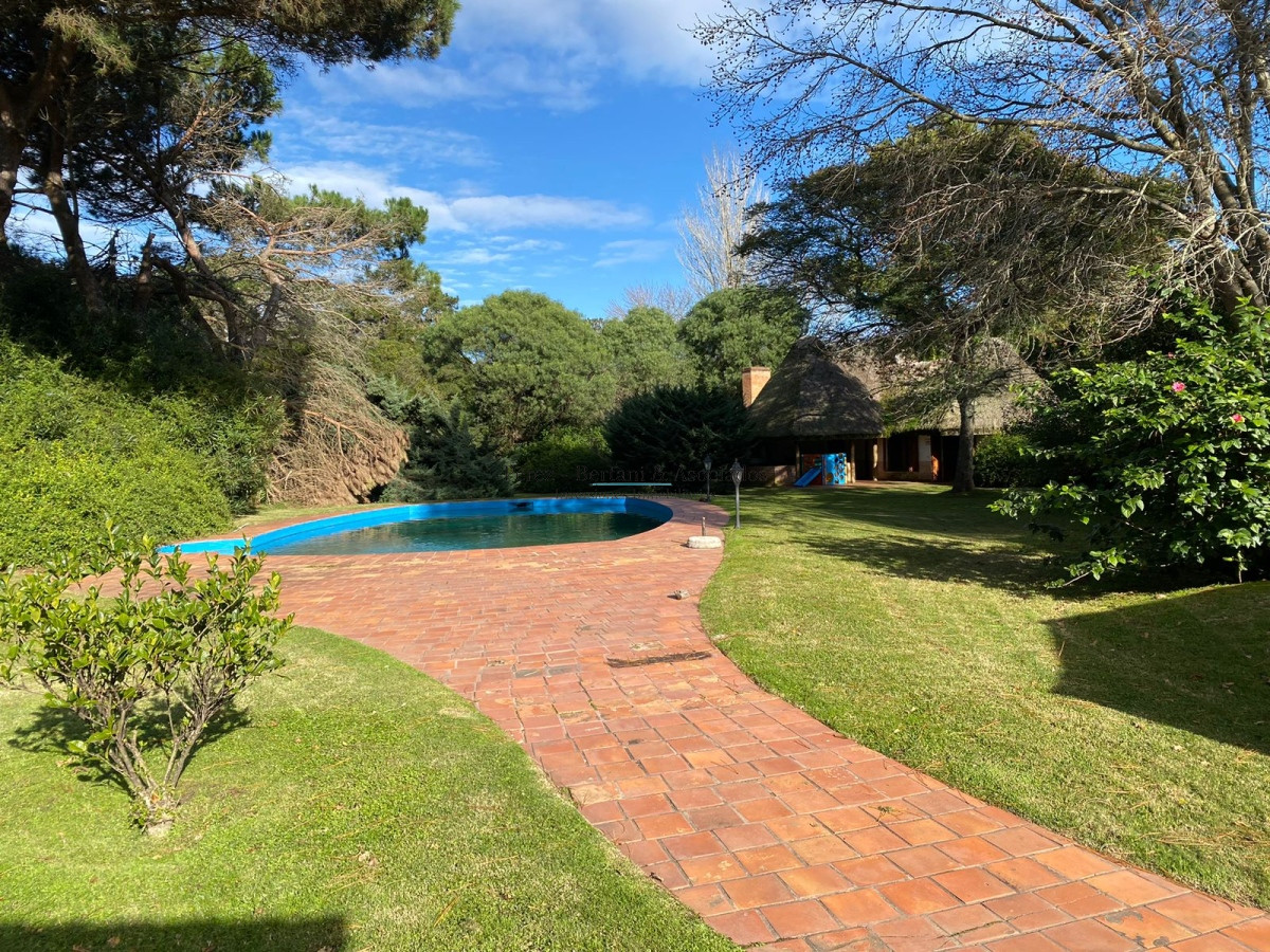Casa ID.615 - Venta casa 8 Dormitorios Barrio San Rafael