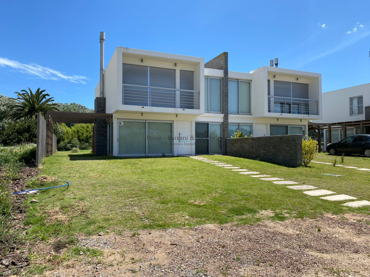 Casa ID.962 - Alquiler casa en complejo silente 3 dormitorio  Playa brava