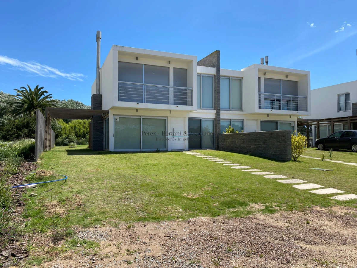 Casa ID.962 - Alquiler casa en complejo silente 3 dormitorio  Playa brava