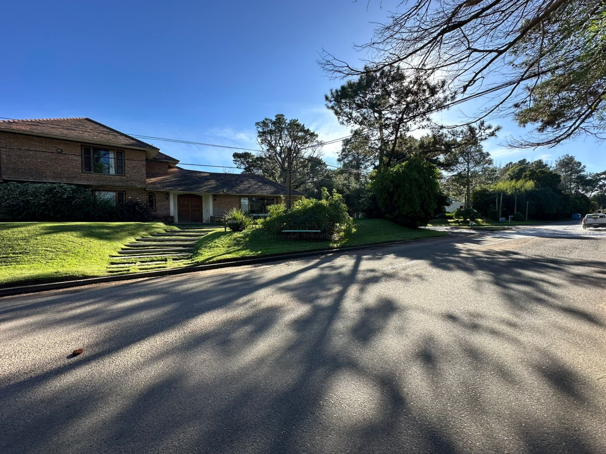 Casa ID.615 - Venta casa 8 Dormitorios Barrio San Rafael