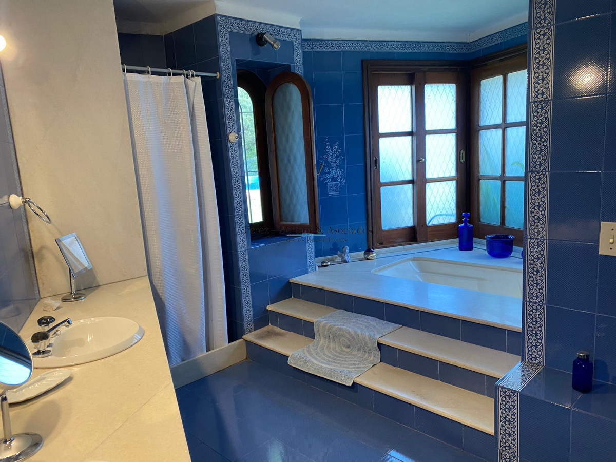 Casa ID.615 - Venta casa 8 Dormitorios Barrio San Rafael