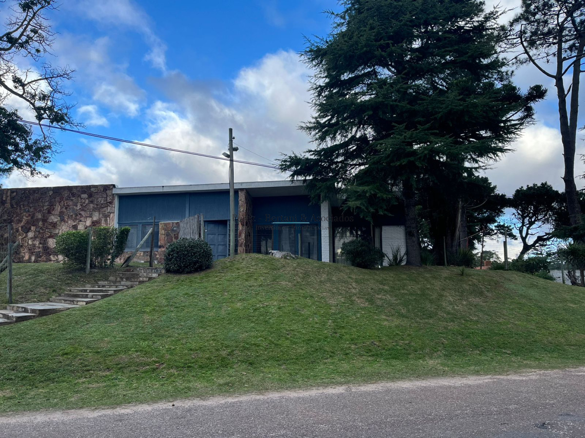 Casa ID.614 - Venta casa 4 dormitorios