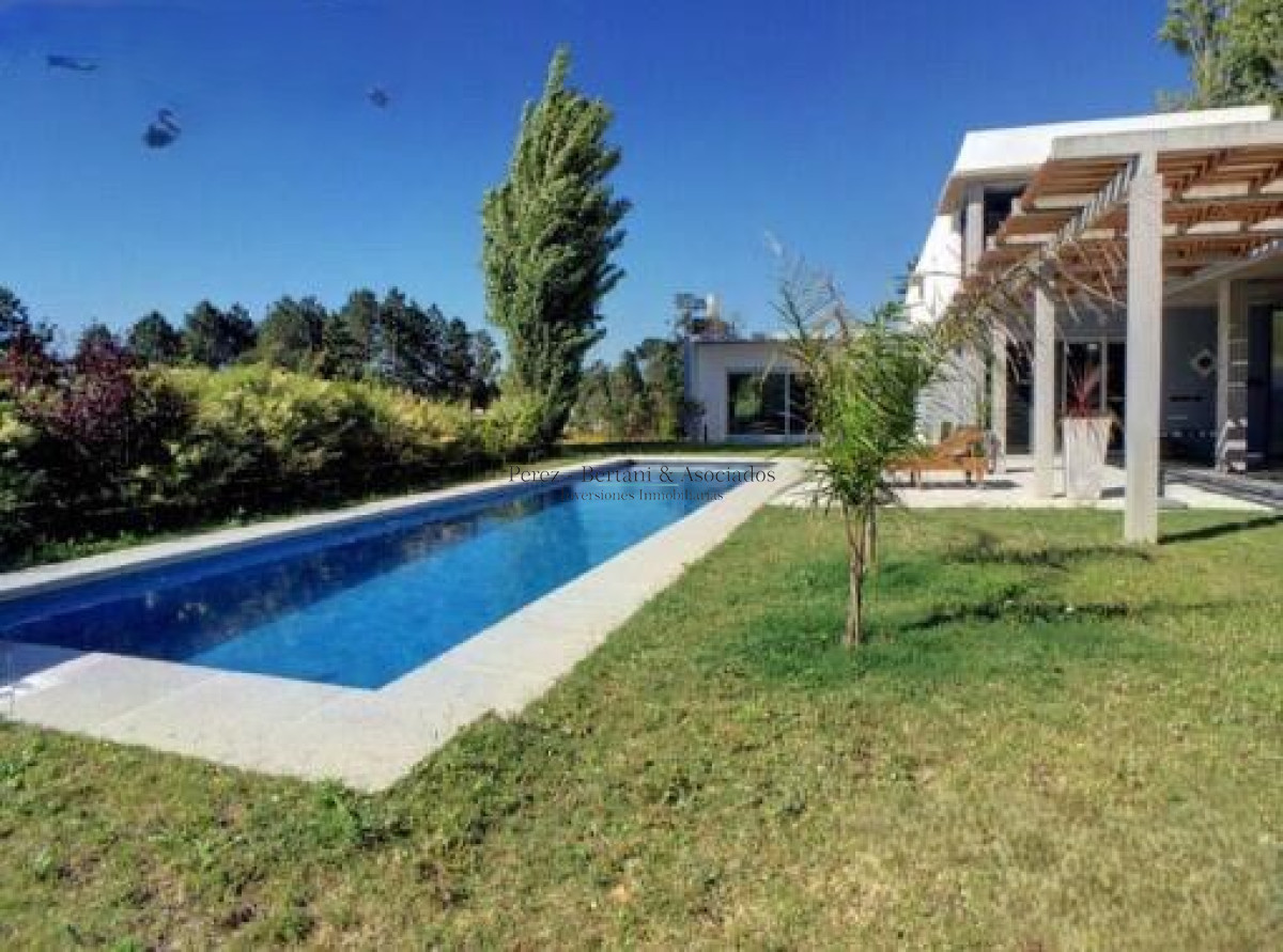 Casa ID.388 - Venta casa Barrio Cerrado La Residence