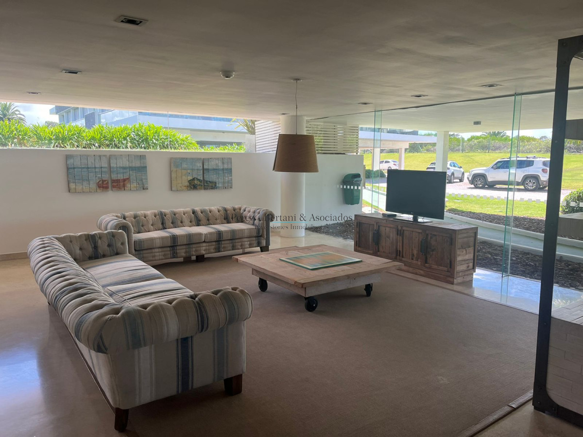 Apartamento ID.256 - Venta Apartamento 3 dormitorios y servicio Primera linea Playa Brava Complejo con amenities y espacio verde