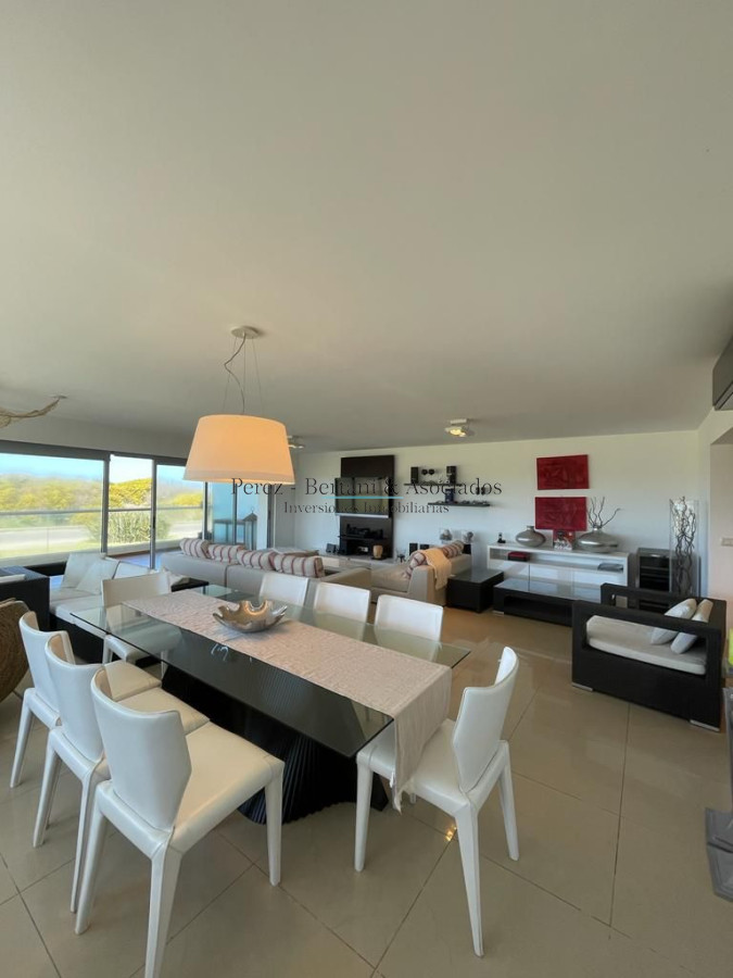 Apartamento ID.256 - Venta Apartamento 3 dormitorios y servicio Primera linea Playa Brava Complejo con amenities y espacio verde