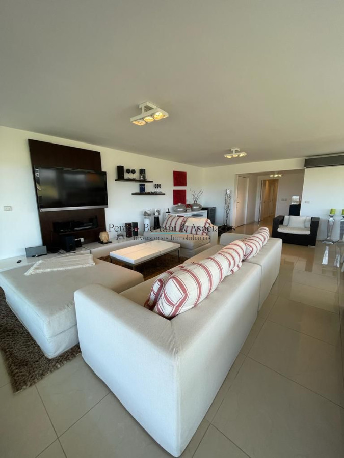 Apartamento ID.256 - Venta Apartamento 3 dormitorios y servicio Primera linea Playa Brava Complejo con amenities y espacio verde