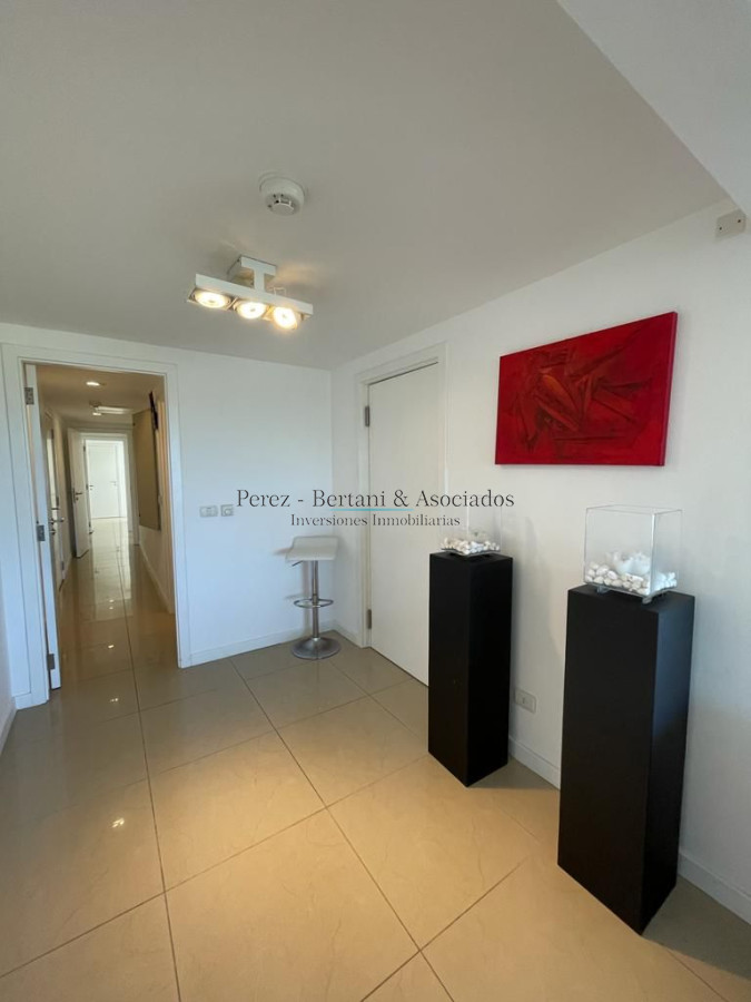 Apartamento ID.256 - Venta Apartamento 3 dormitorios y servicio Primera linea Playa Brava Complejo con amenities y espacio verde