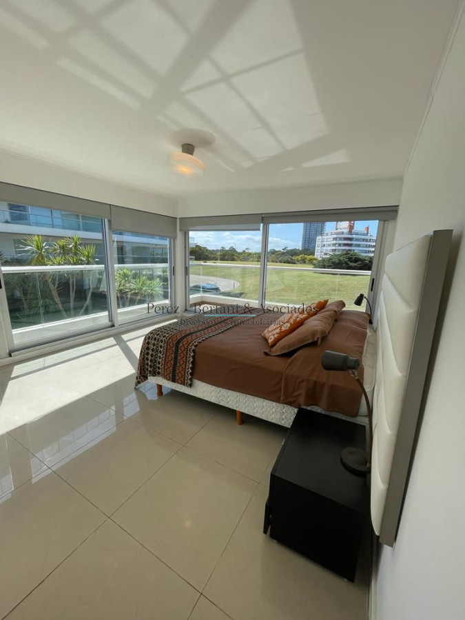 Apartamento ID.256 - Venta Apartamento 3 dormitorios y servicio Primera linea Playa Brava Complejo con amenities y espacio verde