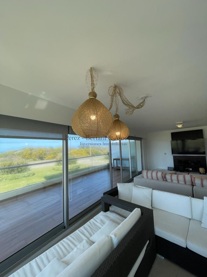 Apartamento ID.256 - Venta Apartamento 3 dormitorios y servicio Primera linea Playa Brava Complejo con amenities y espacio verde