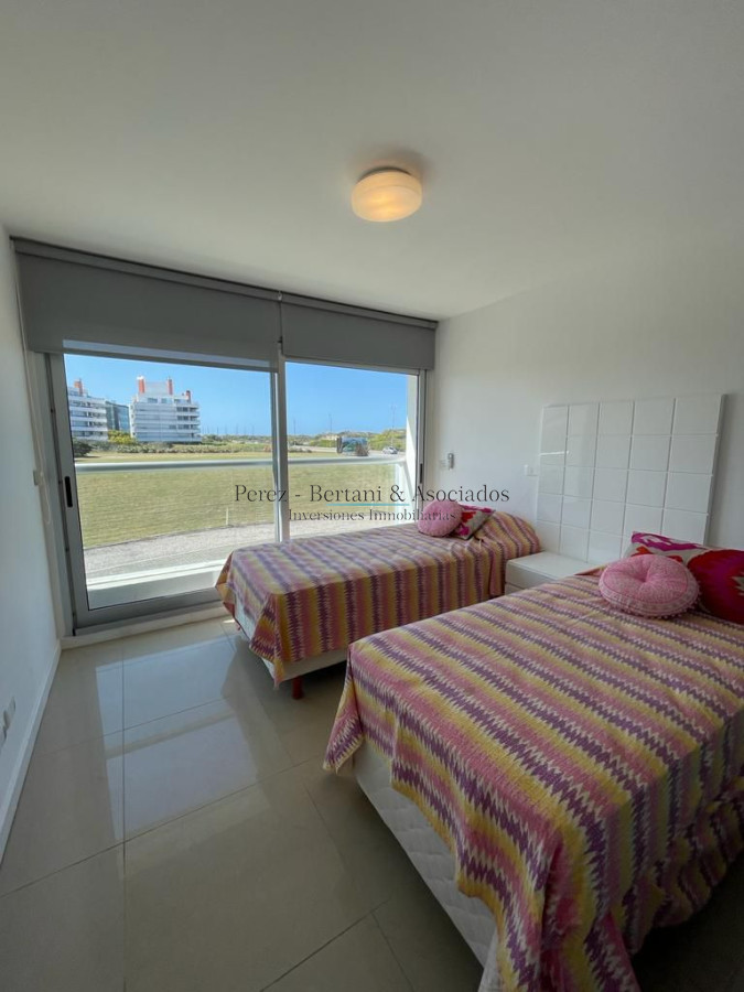 Apartamento ID.256 - Venta Apartamento 3 dormitorios y servicio Primera linea Playa Brava Complejo con amenities y espacio verde