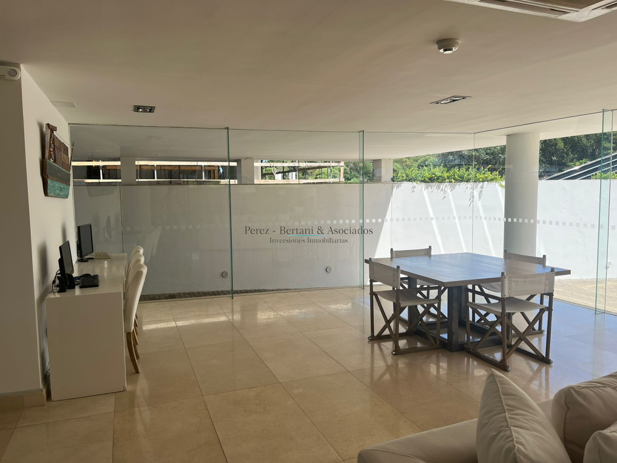 Apartamento ID.256 - Venta Apartamento 3 dormitorios y servicio Primera linea Playa Brava Complejo con amenities y espacio verde