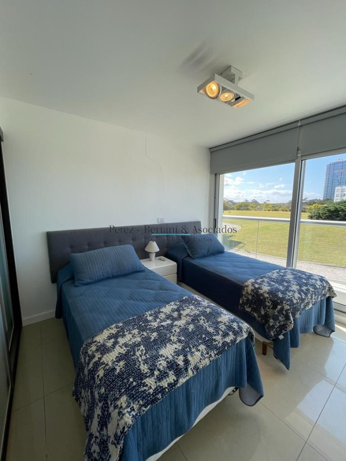 Apartamento ID.256 - Venta Apartamento 3 dormitorios y servicio Primera linea Playa Brava Complejo con amenities y espacio verde