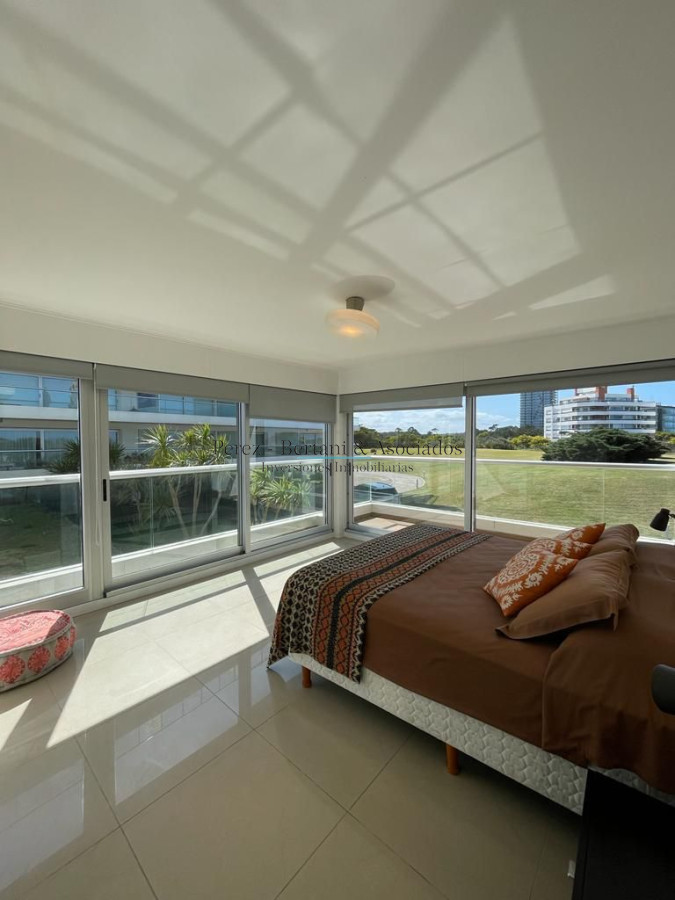 Apartamento ID.256 - Venta Apartamento 3 dormitorios y servicio Primera linea Playa Brava Complejo con amenities y espacio verde