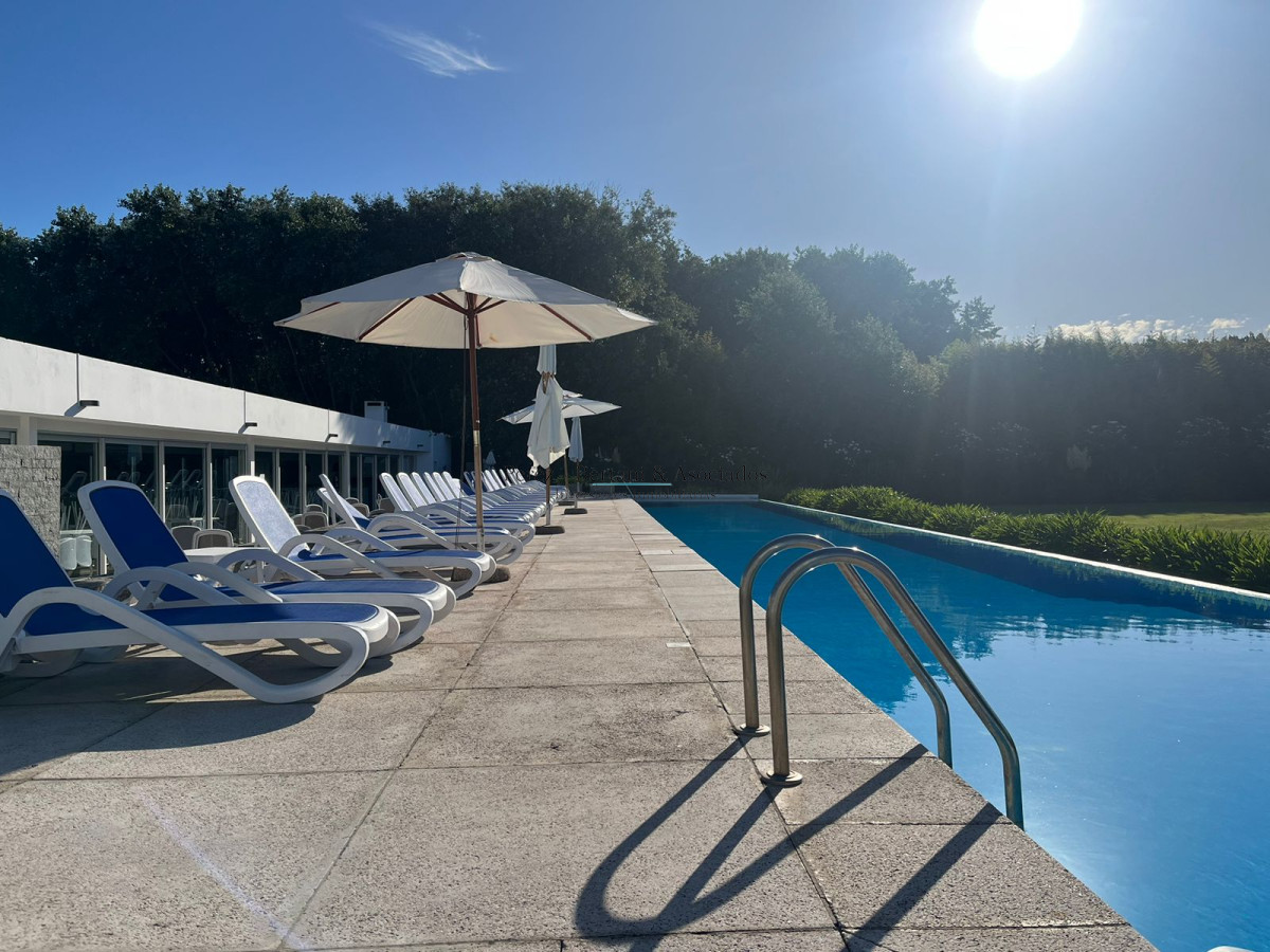 Apartamento ID.256 - Venta Apartamento 3 dormitorios y servicio Primera linea Playa Brava Complejo con amenities y espacio verde