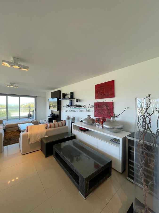 Apartamento ID.256 - Venta Apartamento 3 dormitorios y servicio Primera linea Playa Brava Complejo con amenities y espacio verde