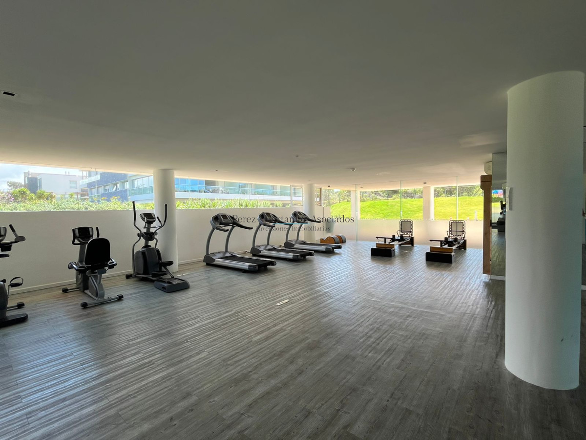 Apartamento ID.256 - Venta Apartamento 3 dormitorios y servicio Primera linea Playa Brava Complejo con amenities y espacio verde