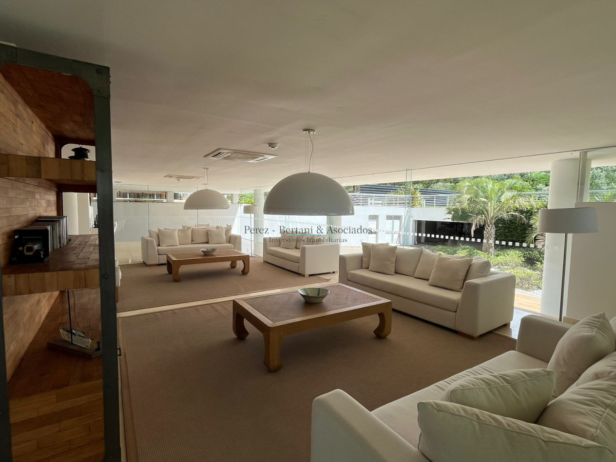 Apartamento ID.256 - Venta Apartamento 3 dormitorios y servicio Primera linea Playa Brava Complejo con amenities y espacio verde
