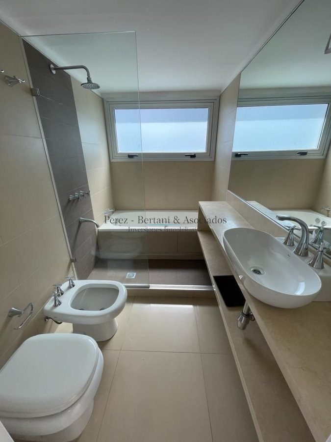 Apartamento ID.256 - Venta Apartamento 3 dormitorios y servicio Primera linea Playa Brava Complejo con amenities y espacio verde