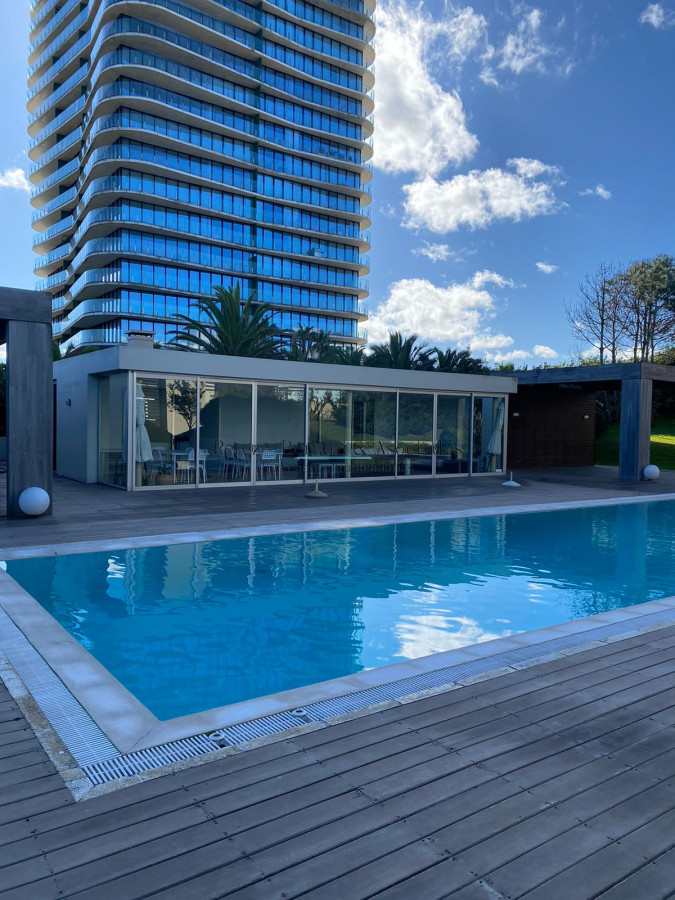 Apartamento ID.583 - Venta Apartamento Primera Linea Playa Brava 3 dormitorios y servicio 