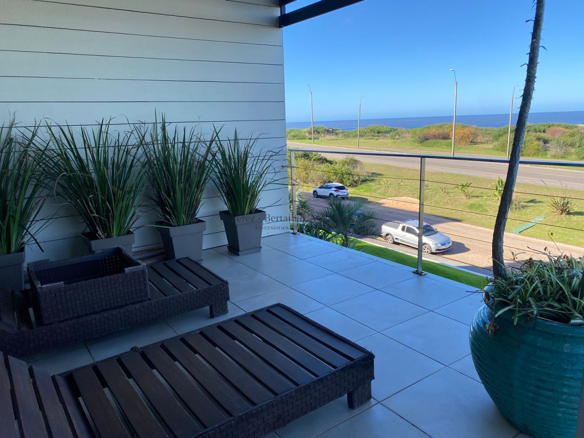 Apartamento ID.583 - Venta Apartamento Primera Linea Playa Brava 3 dormitorios y servicio 