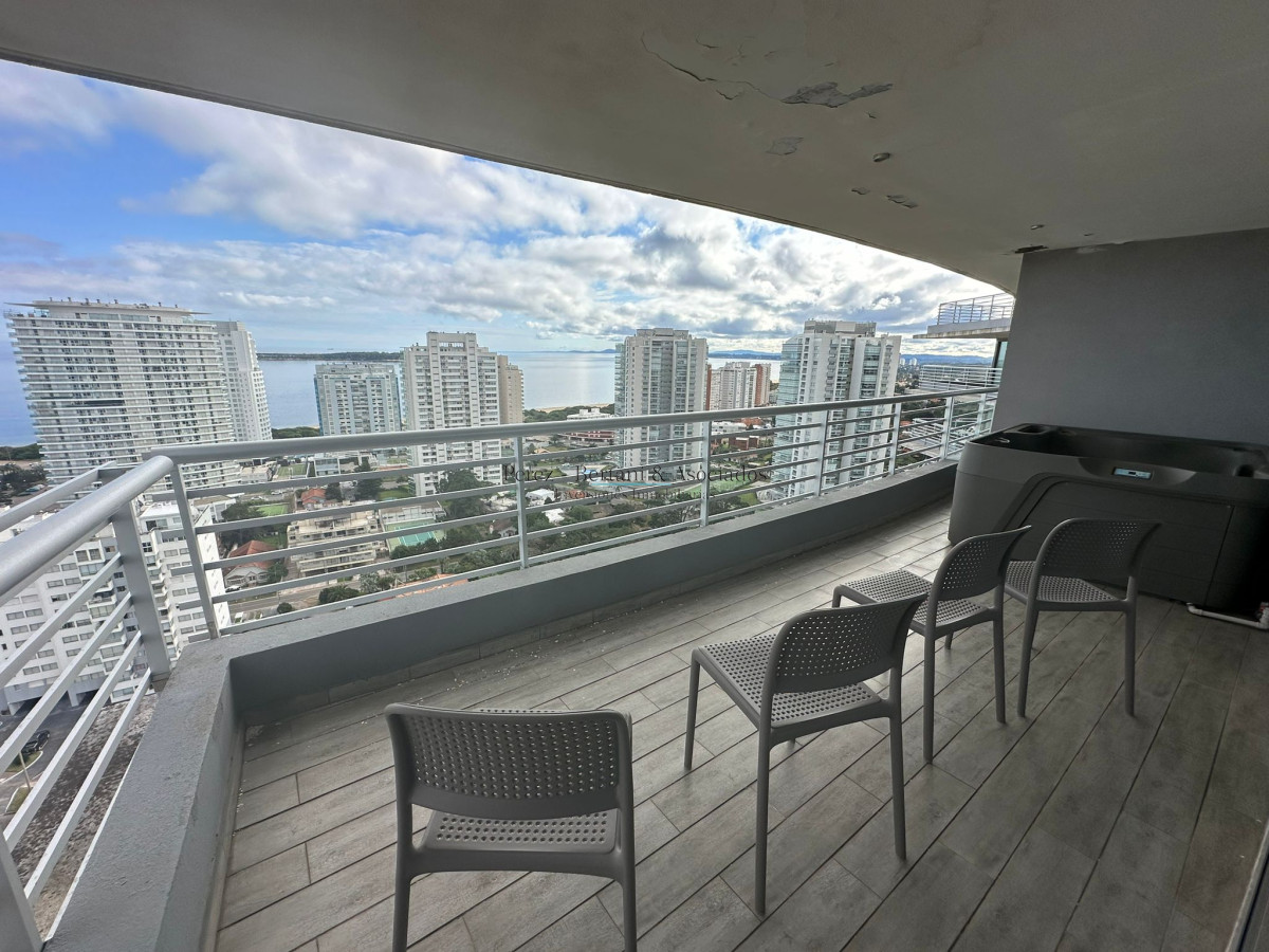 Apartamento ID.599 - Venta Penthouse 3 dormitorios Torre con Amenities