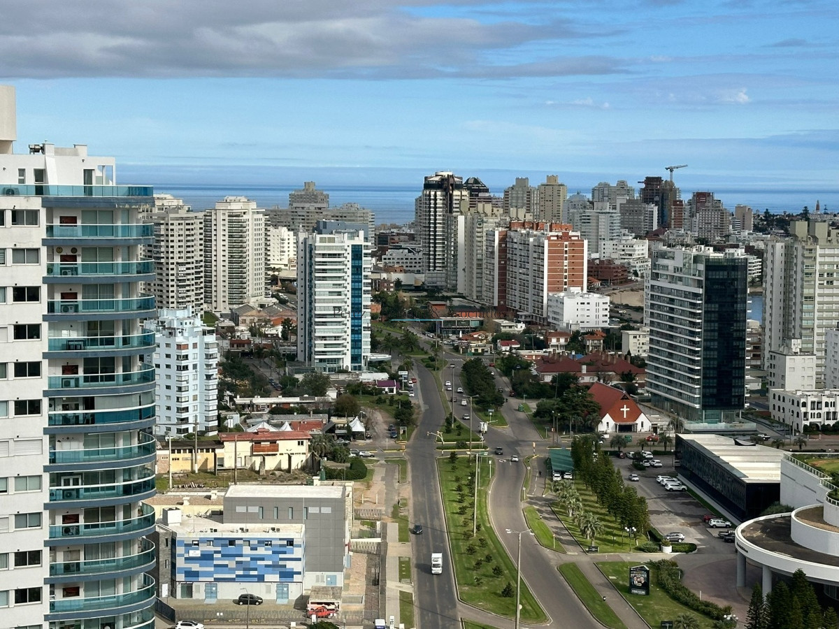 Apartamento ID.599 - Venta Penthouse 3 dormitorios Torre con Amenities