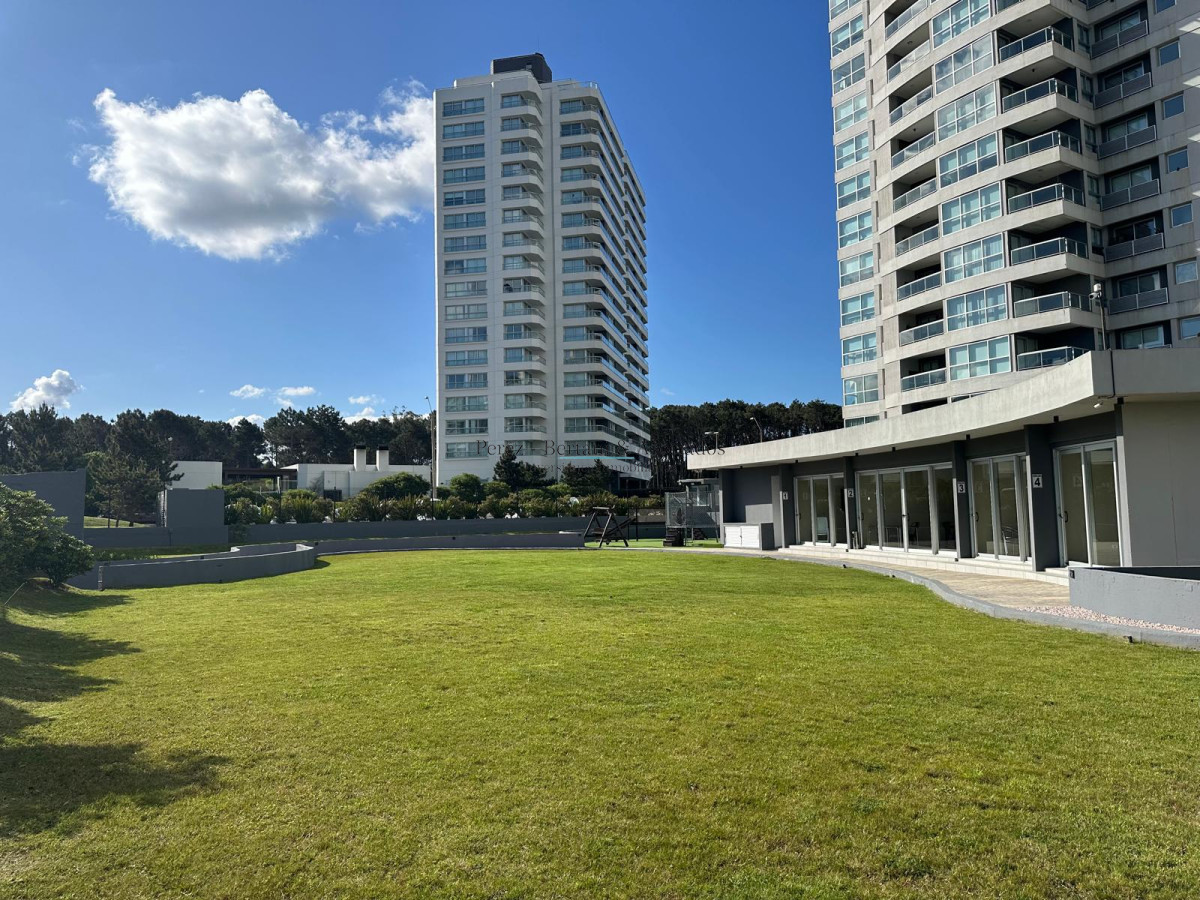 Apartamento ID.917 - Venta y Alquiler temporario hermoso apartamento a 50 mas de playa Brava